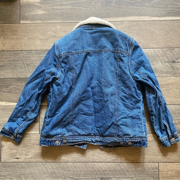 Old Navy || Sherpa Lined Denim Trucker Jacket - Picture 5 of 10